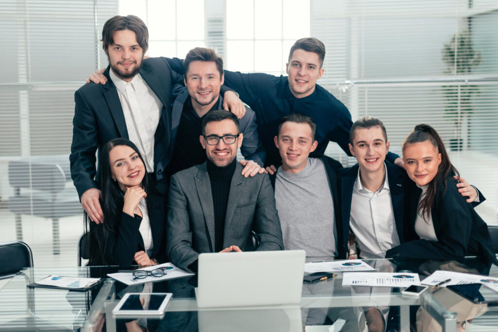 Cómo los líderes sabios traducen el talento joven sin perder autoridad