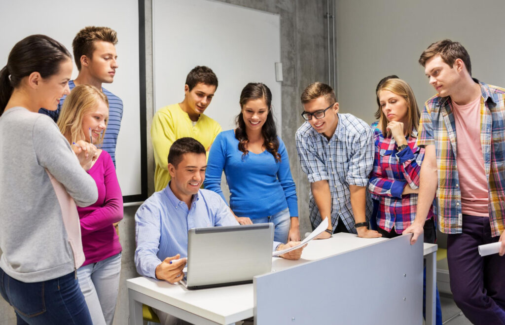 Cómo los líderes sabios traducen el talento joven sin perder autoridad