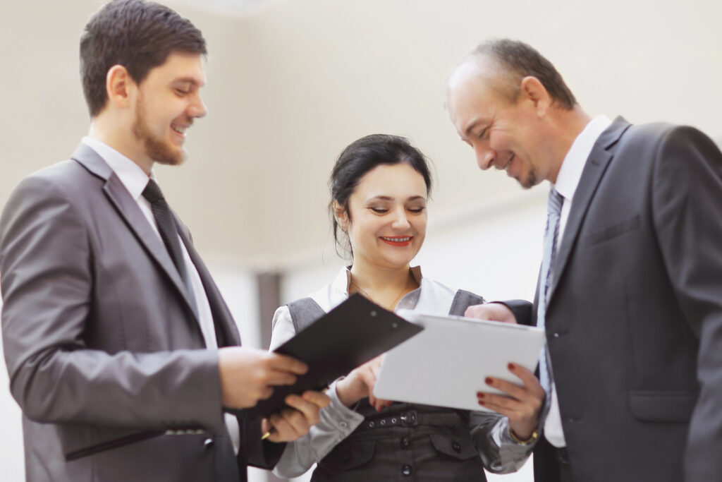 El silencio estratégico potencia la claridad de un líder